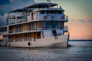 queen violeta amazon riverboat