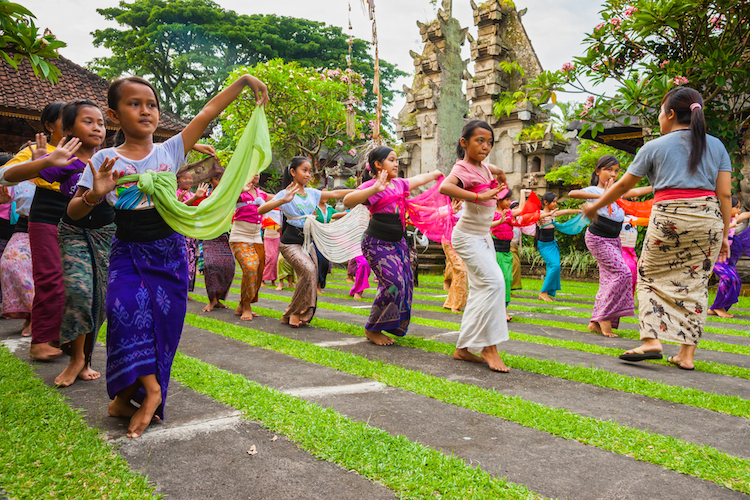 dancers in ubud